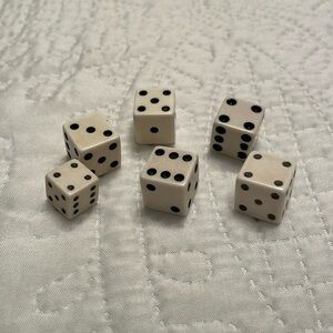 Set of 6 Vintage Bakelite Black & White Dice in Great Condition